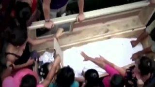 Mezardan çığlıklar gelince “ölünün” akrabaları mezarı böyle açtı