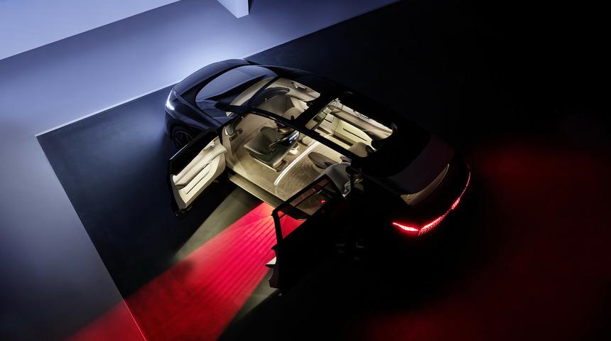 Yolcusuna kırmızı halı seren araba: Audi Urbansphere görücüye çıktı!
