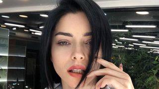 Merve Boluğur sütyenli kombiniyle tozu dumana kattı! Gözlerim yandı