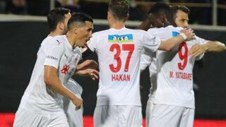 Sivasspor, 10 kişi kaldığı maçta son dakikada attığı golle avantajı kaptı