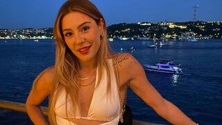 Göğüs dekoltesiyle Instagram'ı kavurmuştu! Ege Kökenli cesur pozlarına bir yenisini daha ekledi