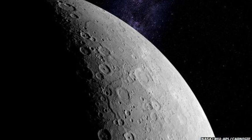 Merk&uuml;r gezegenini siyaha kuyruklu yıldızlar mı boyuyor?