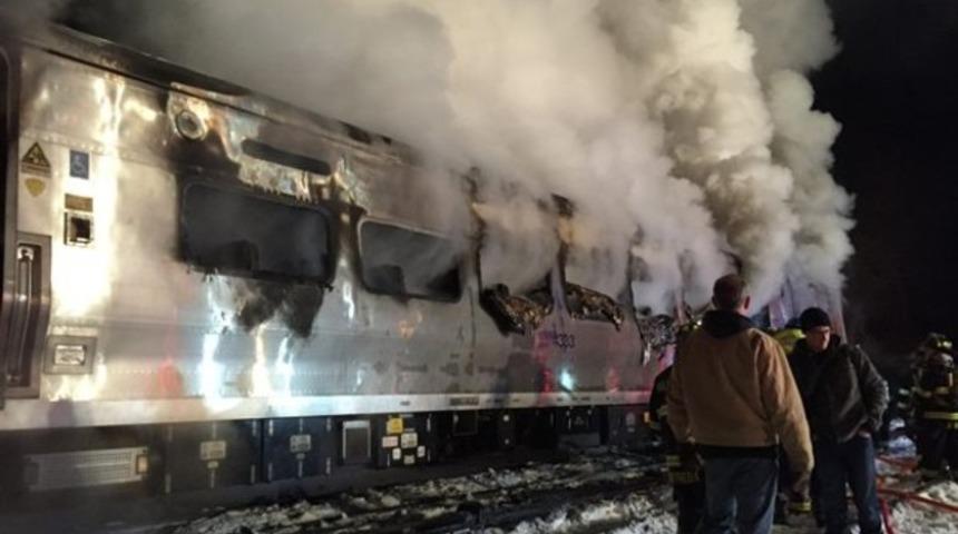 Yolcu treni araçlara çarptı: 7 ölü