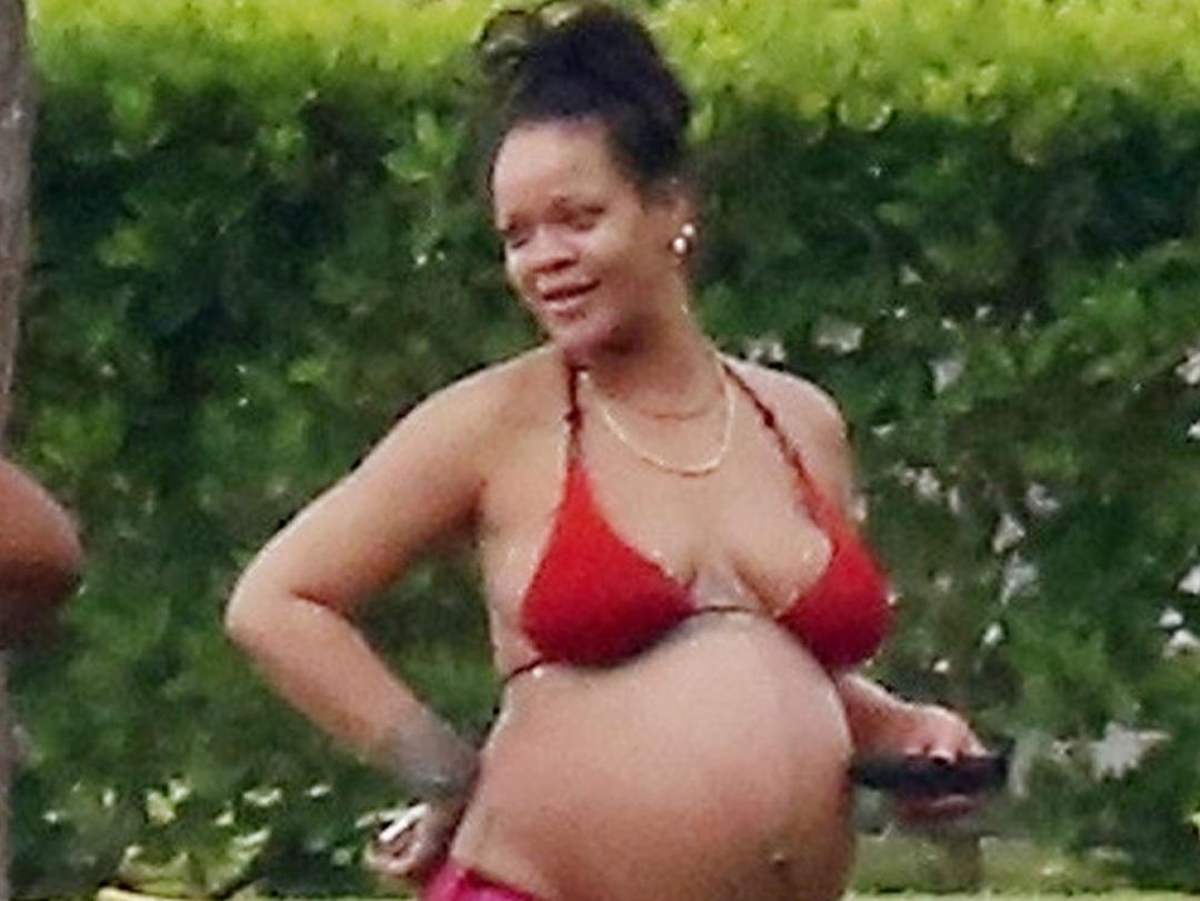 İhanet iddialarının ardından Rihanna ASAP Rocky'yle tatile &ccedil;ıktı! B&uuml;y&uuml;yen karnı dikkat &ccedil;ekti 