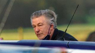 Alec Baldwin'in katil olduğu sette film yapımcılara ceza 