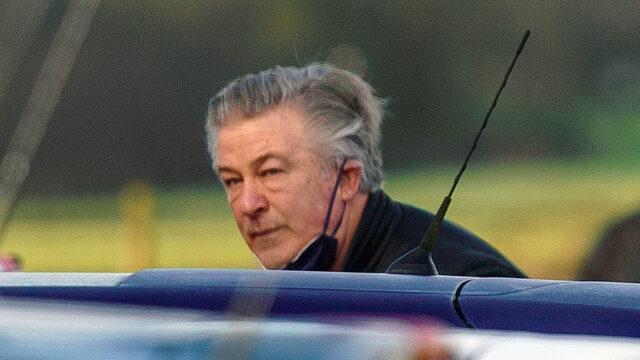 Alec Baldwin'in katil olduğu sette film yapımcılara ceza 