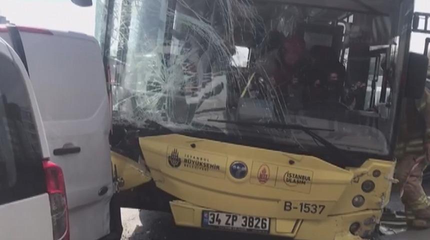 Trafikte inanılmaz kaza! İETT otobüsü şoförü kalp krizi geçirdi, 6 araca çarptı