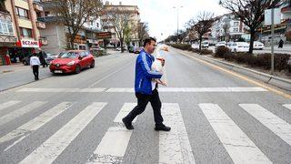 Kaz Alvin peşinden ayrılmadığı sahibine mesai arkadaşlığı yapıyor