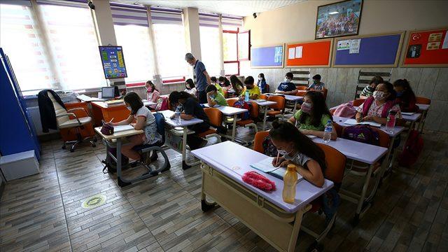 22 Nisan okul var mı, yok mu? 22 Nisan yarın okullar tatil mi? 22 Nisan okullar yarım gün mü?