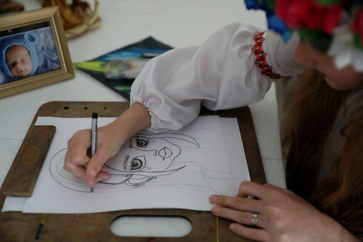 Savaş mağduru 10 yaşındaki Kyra Türkiye'de yeniden resim yapmaya başladı G1