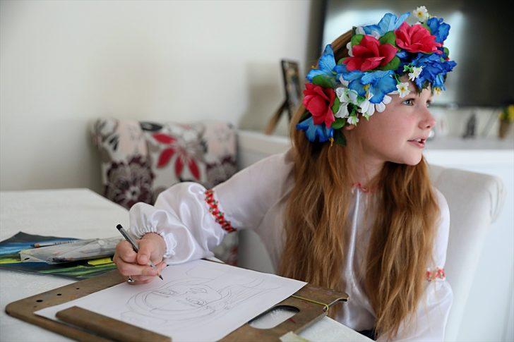 Savaş mağduru 10 yaşındaki Kyra Türkiye'de yeniden resim yapmaya başladı G4