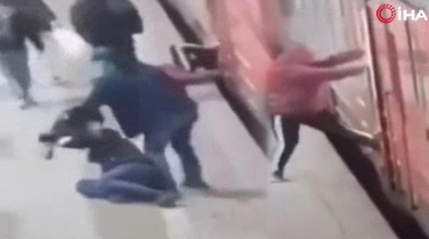 Metroda korku dolu anlar! Herkes seferber oldu, facianın eşiğinden dönüldü