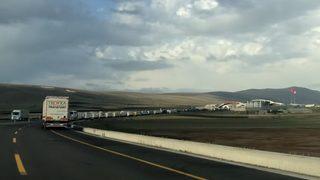 Tarihinin en yoğun günlerini yaşıyor! Kapıdaki kuyruk 7 kilometreye ulaştı