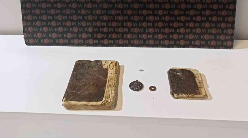 Milyonluk Kur'an-ı Kerimler operasyonla ele geçirildi! İkisi de 5 asırlık