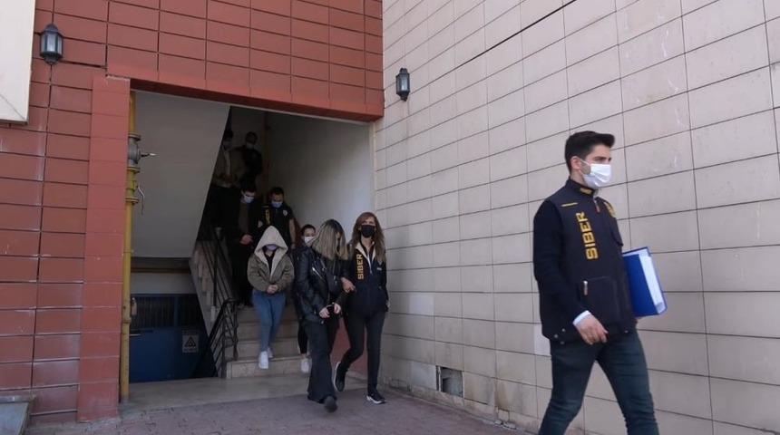 İl il gezdiler, ünlü olmak isteyenleri dolandırdılar!  