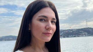 Fazla kilolarından kurtuldu! Alişan'ın eşi Buse Varol fiziği ile büyüledi