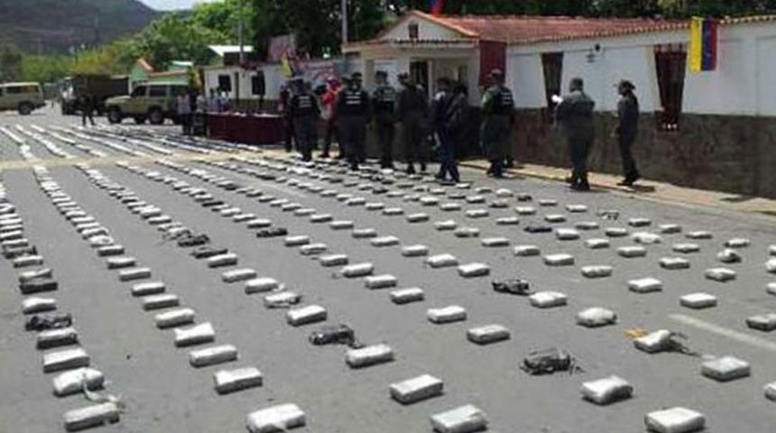 Bir ton kokain taşıyan u&ccedil;ak d&uuml;şt&uuml;