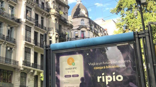 Bitcoin reklamları Buenos Aires'in her yerinde