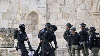 Mescid-i Aksa'da gerginlik! İsrail polisi baskın düzenledi: Yaralılar var