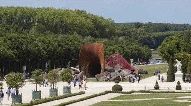 Anish Kapoor un vajina heykeline saldırı 1