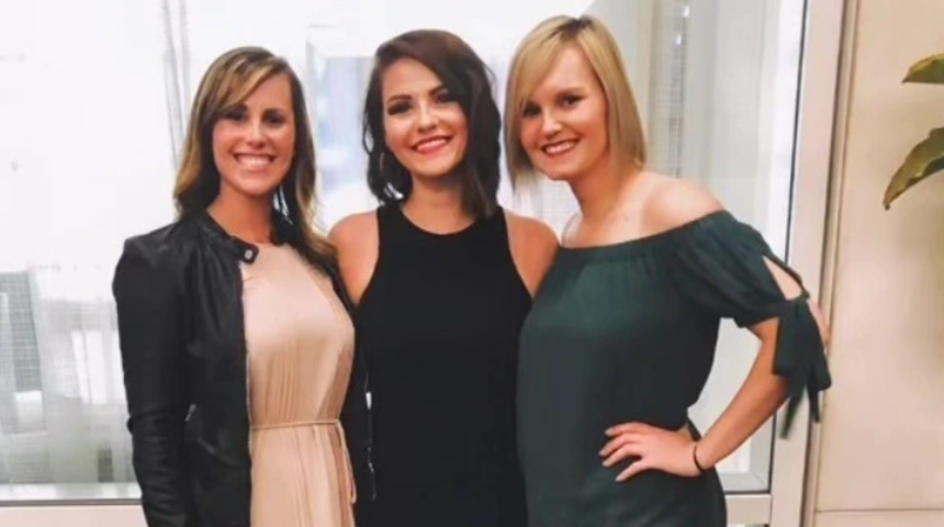 Kafaları karıştırdı! Kız kardeşlerinden dört yaş küçük olmasına rağmen üçüz olduklarını iddia etti