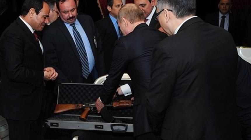Putin'den Sisi'ye Kalaşnikof