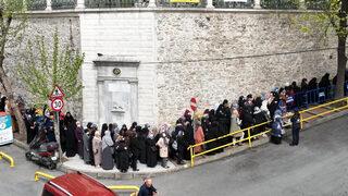 İstanbul'da 'Hırka-i Şerif' kuyruğu!  2 yıl aradan sonra yeniden ziyarete açıldı