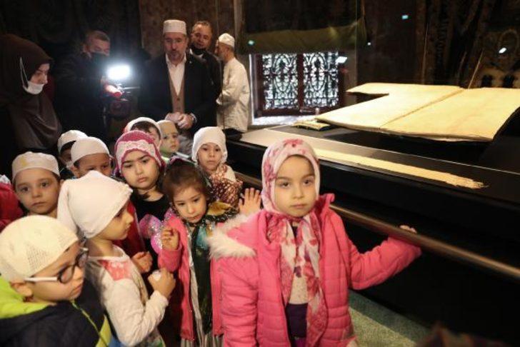 İstanbul'da 'Hırka-i Şerif' kuyruğu!  2 yıl aradan sonra yeniden ziyarete açıldı G2