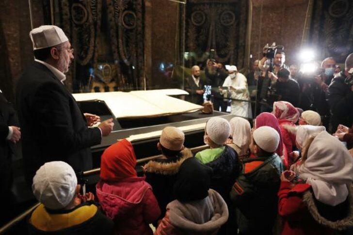 İstanbul'da 'Hırka-i Şerif' kuyruğu!  2 yıl aradan sonra yeniden ziyarete açıldı G3