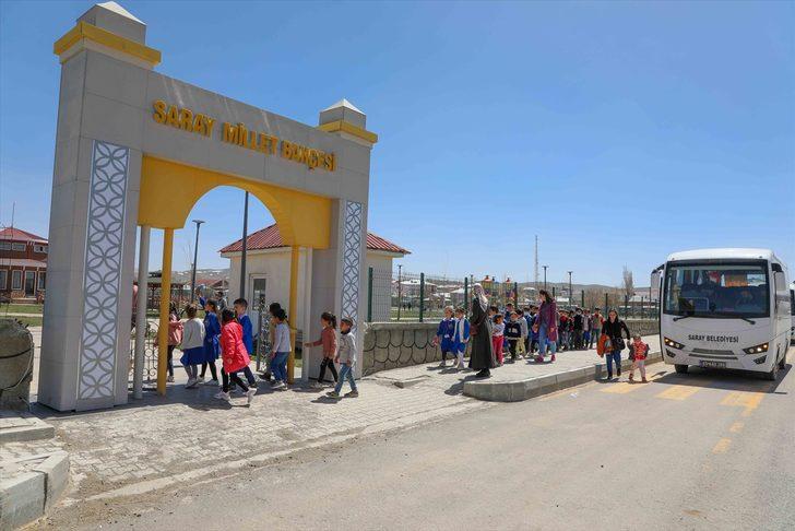 Sinema salonuna dönüştürülen atıl binanın ilk misafiri kırsaldaki çocuklar oldu G4