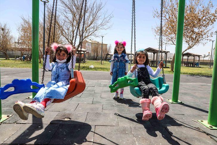 Sinema salonuna dönüştürülen atıl binanın ilk misafiri kırsaldaki çocuklar oldu G5