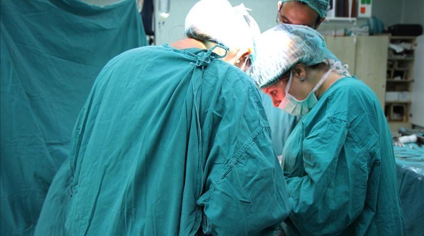 Bursa'da 77 yaşındaki kadının safra kesesinden 213 tane taş çıkarıldı