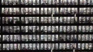 Şangay’daki koronavirüs kısıtlamalarından şaşırtan görüntüler! Ofisler hastaneye dönüştürüldü