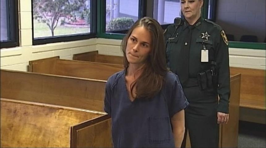 Kadın &ouml;ğretmen, tecav&uuml;zden 555 yıl hapis alabilir