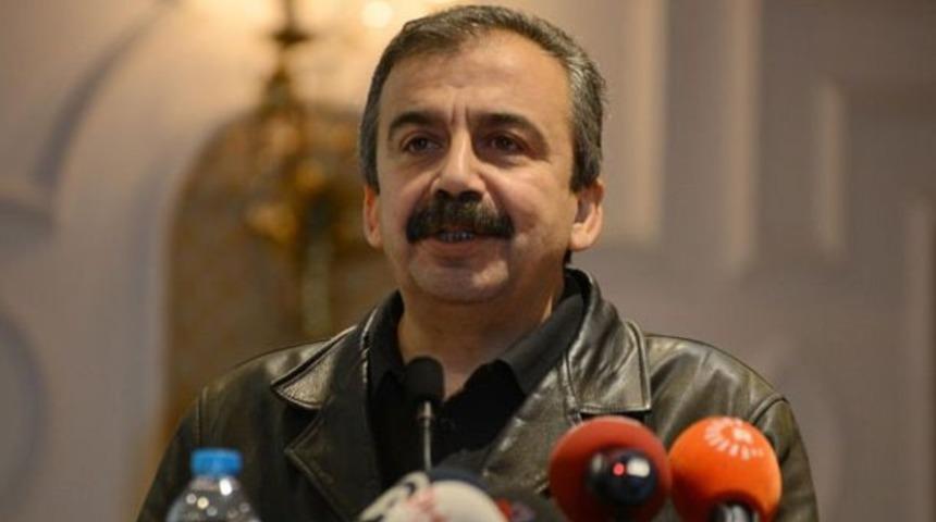 'Yery&uuml;z&uuml;nde kibir ve azametle y&uuml;r&uuml;me'