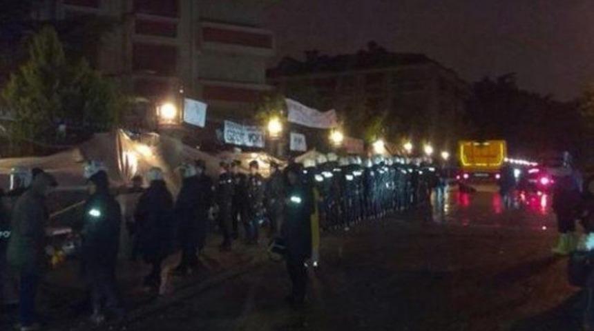 Validebağ'a gece yarısı çevik kuvvet