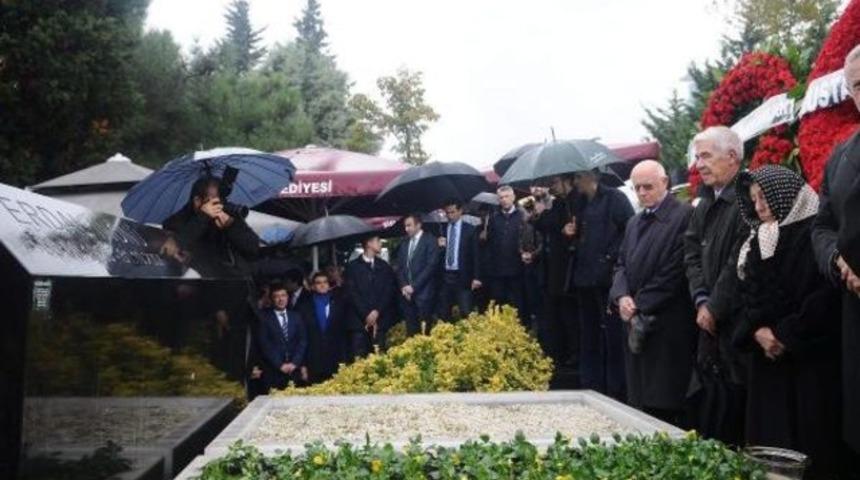 Erdal İnönü ölümünün 7. yılında mezarı başında anıldı