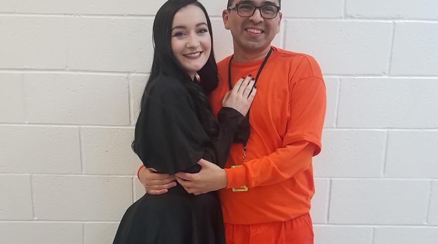 Bu fotoğrafı paylaşınca herkes şok geçirdi! "Disneyland'e gidiyorum" diye kaçıp seri katille evlendi