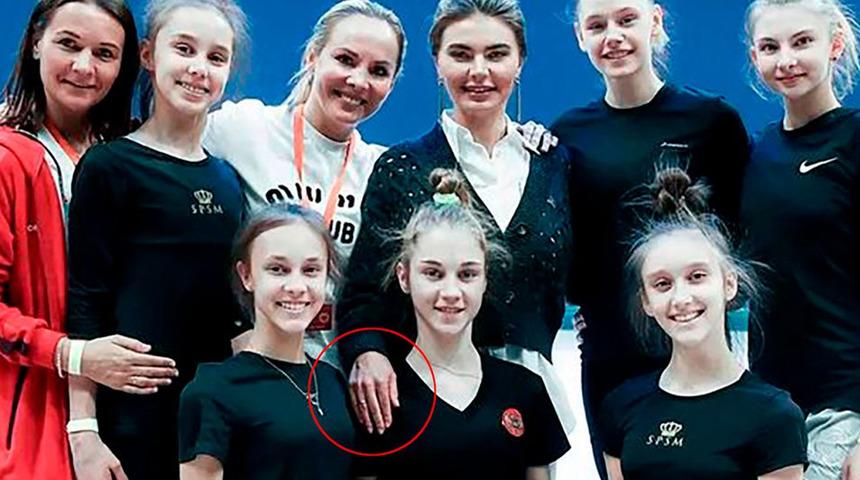 Putin’in sevgilisinin dikkat çeken ‘evlilik yüzüğü’!
