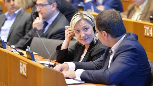 Marine Le Pen, Fransa'da milletvekili olmak için, 2017'de Avrupa Parlamentosu'ndan ayrılmıştı.