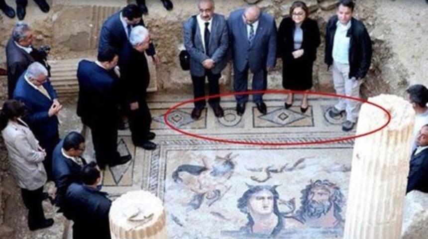 Mozaikleri &uuml;zerine basarak tanıttılar