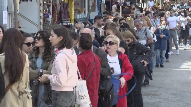 Büyükada'ya akın ettiler! '1 yıldır bugünü bekliyoruz, kuyruğu beklemeye değer'