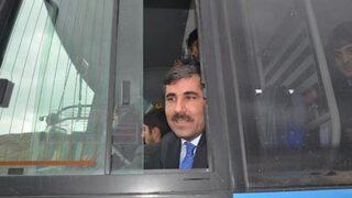 Halk otobüsü şoförleri kontak kapattı, başkan yolcu taşıdı