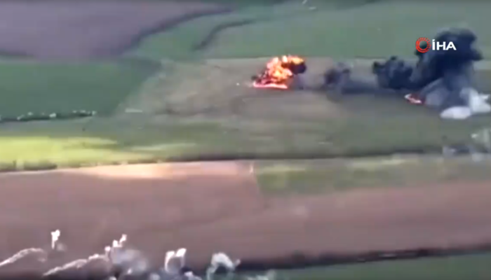 Ukrayna, Rusya’ya ait savaş helikopterini düşürdüğü anların görüntüsünü paylaştı