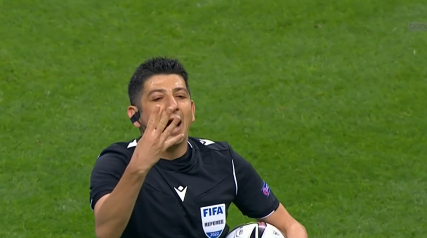 Son dakika: Adana Demirspor - Trabzonspor maçında ilginç an! 6 dakika uzattı, 4 dakikada bitirdi ve özür diledi