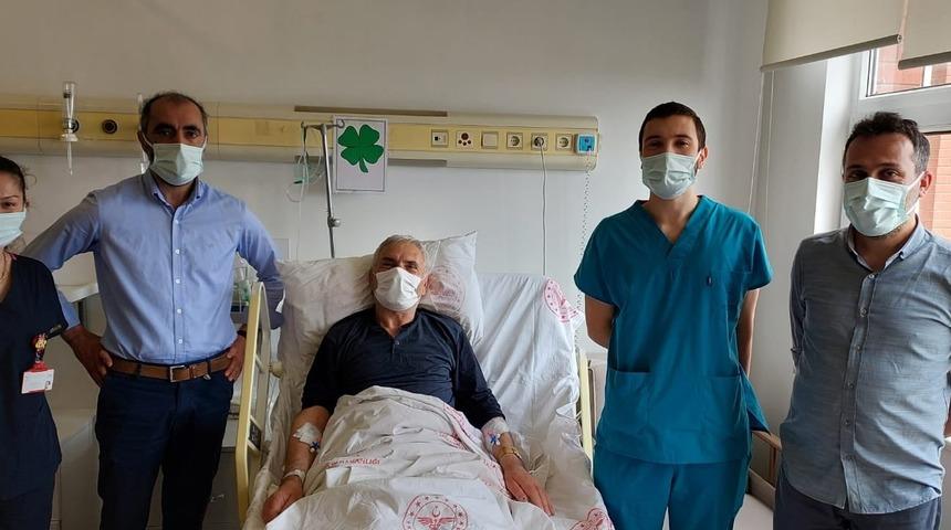 Öksürük şikayetiyle hastaneye gitti, akciğerinden çıkan herkesi şaşkına çevirdi!