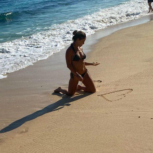 Cihan Ünal'ın kızı Irmak Ünal'ın bikinili pozu tozu dumana kattı