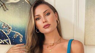 Serdar Ortaç'ın eski eşi derin göğüs dekolteli pozlarıyla Instagram'ı kavurmuştu! Chloe Loughnan güzelliğiyle büyüledi