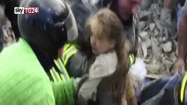 İtalya'daki depremin ardından 17 saat enkaz altında kalan 10 yaşındaki kızın mucize kurtuluşu