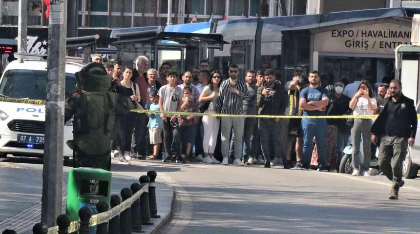 Ekipleri alarma geçiren olay! Cadde trafiğe kapatıldı, seferler askıya alındı ama vatandaşlar film seyreder gibi izledi